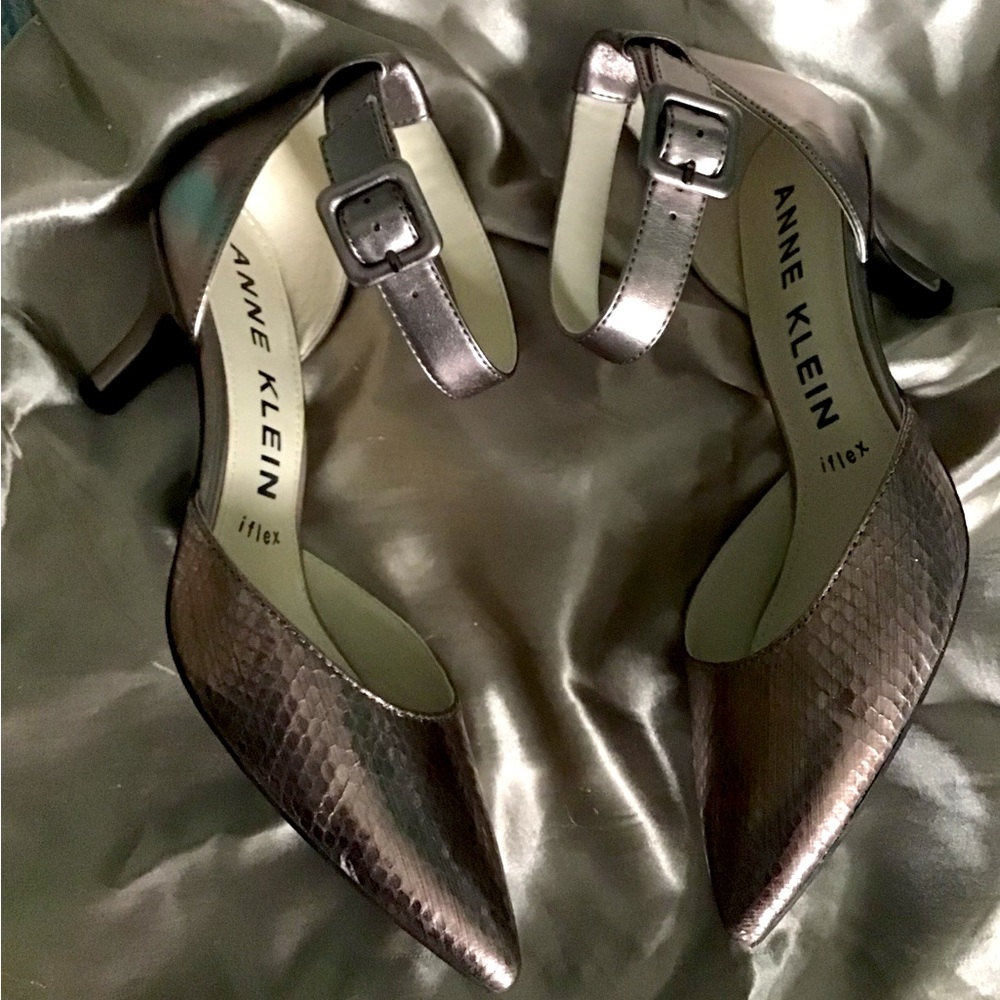 Anne Klein Fabulist pump